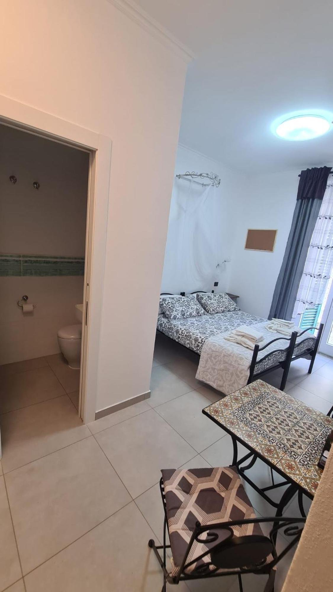 Hotel Amici Holidey Camera Stazione La Spezia Zewnętrze zdjęcie